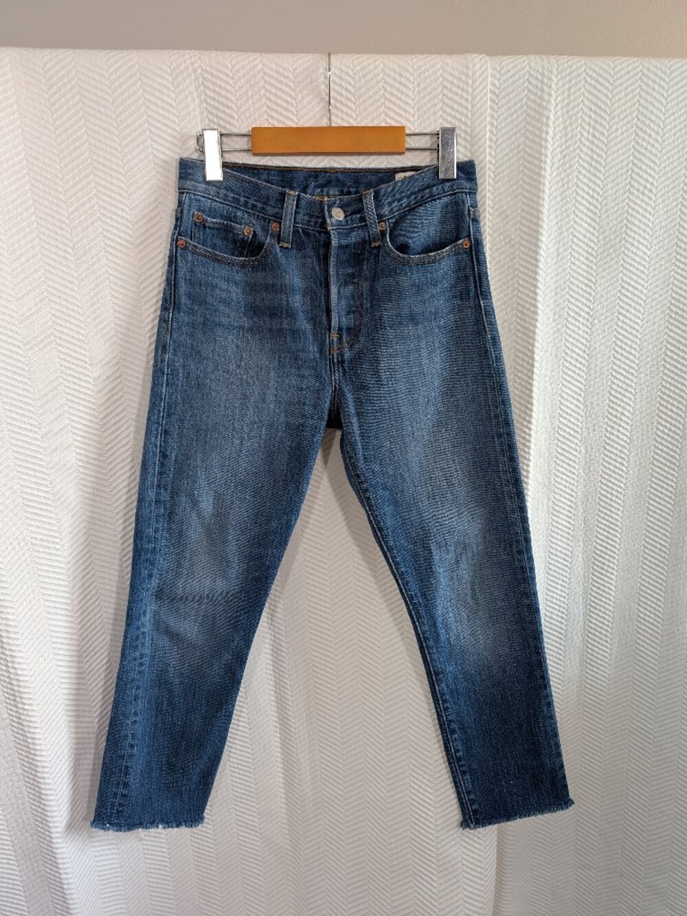 Levi’s White Oak Cone Denim Blue Jeans Wedgie Fit Fray Crop Ankle Size 27 Casual